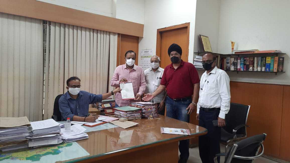 District Collector Ravindra Thakare (left) along with the NVCC delegation 